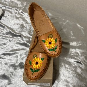 Brand New Mexican huaraches. I believe they are USA size 9, box says 26 Mexico